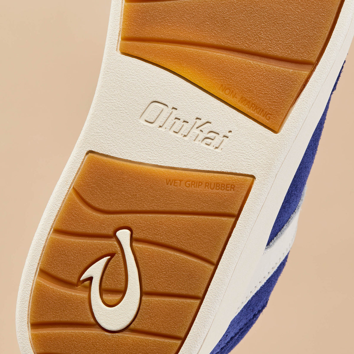 OluKai | Hā‘upu Women’s Leather Sneakers - Navy / Off White
