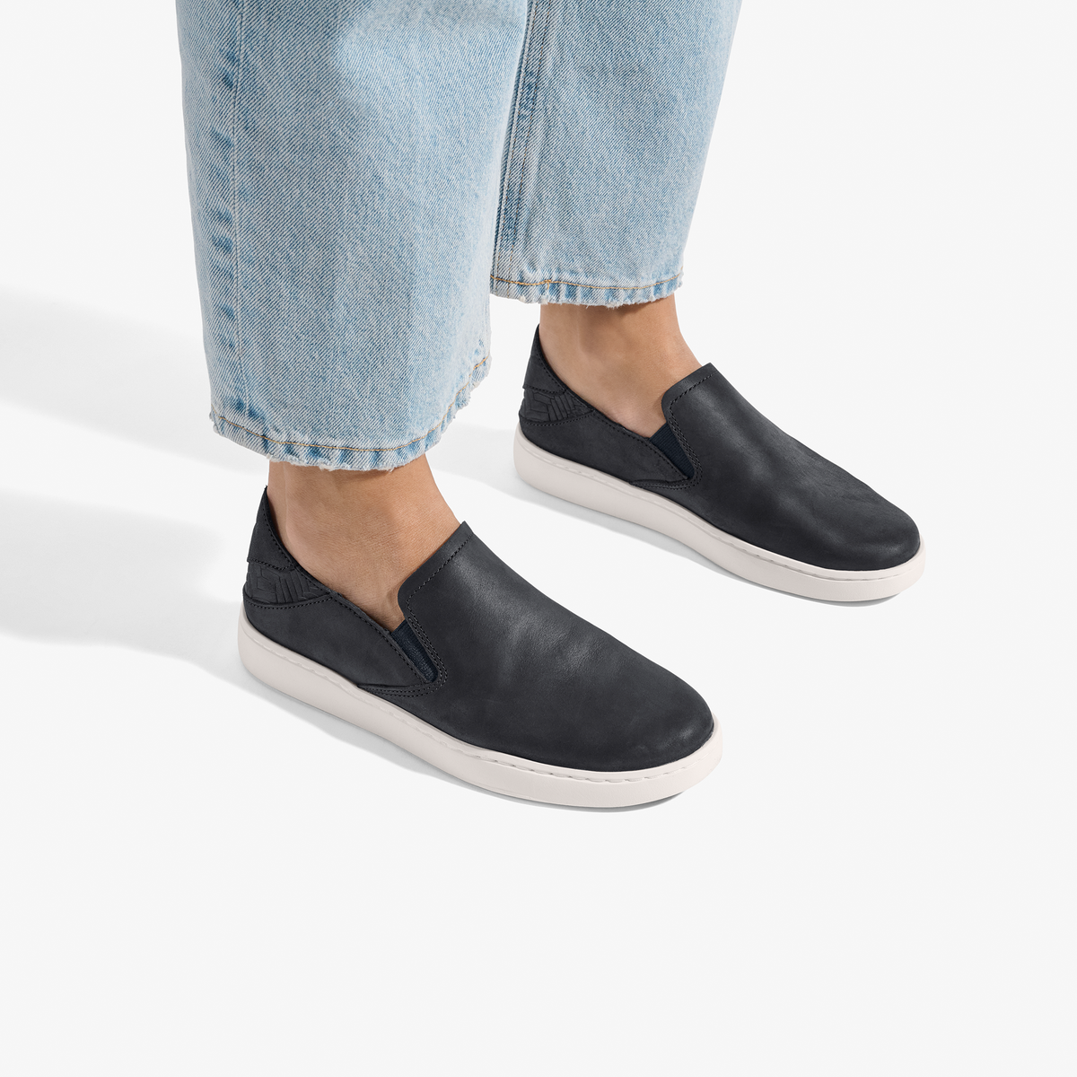 OluKai | Pehuea Leather - Onyx / Onyx