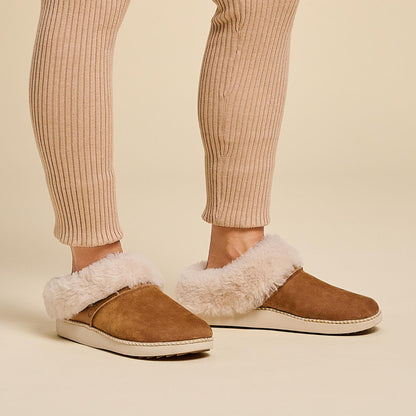 OluKai | Ku‘i Women‘s Slip-On Slippers - Tan / Bone