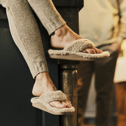OluKai | Kīpe'a Heu Women‘s Flip Flop Slippers - Tan