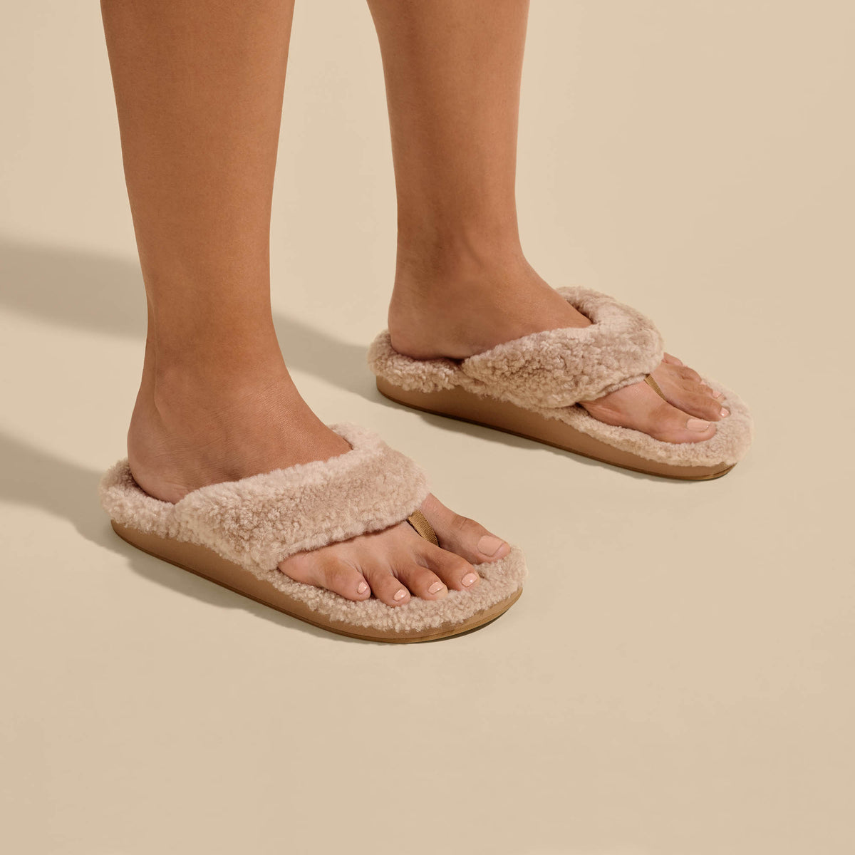 OluKai | Kīpe'a Heu Women‘s Flip Flop Slippers - Tan