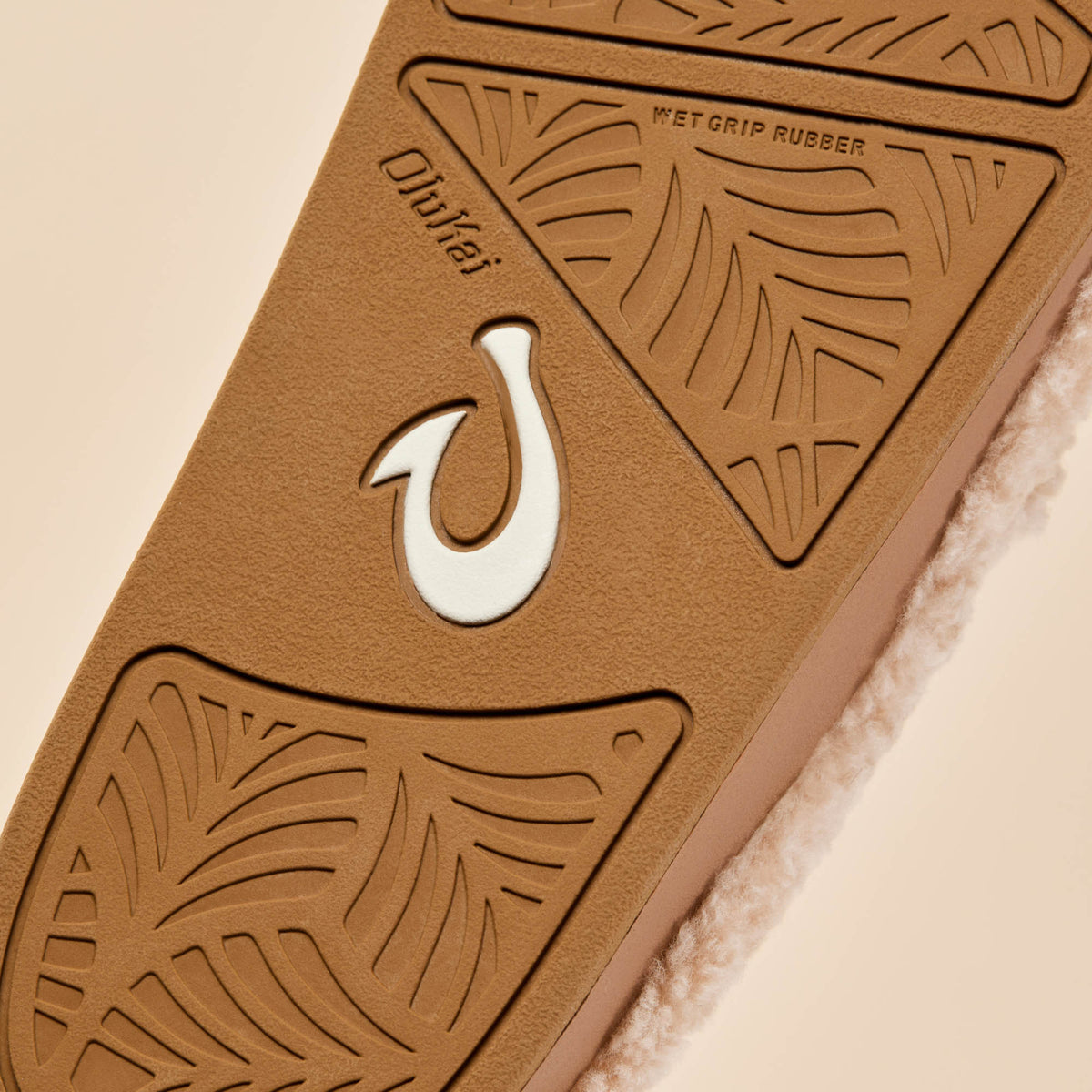 OluKai | Kīpe'a Heu Women‘s Flip Flop Slippers - Tan