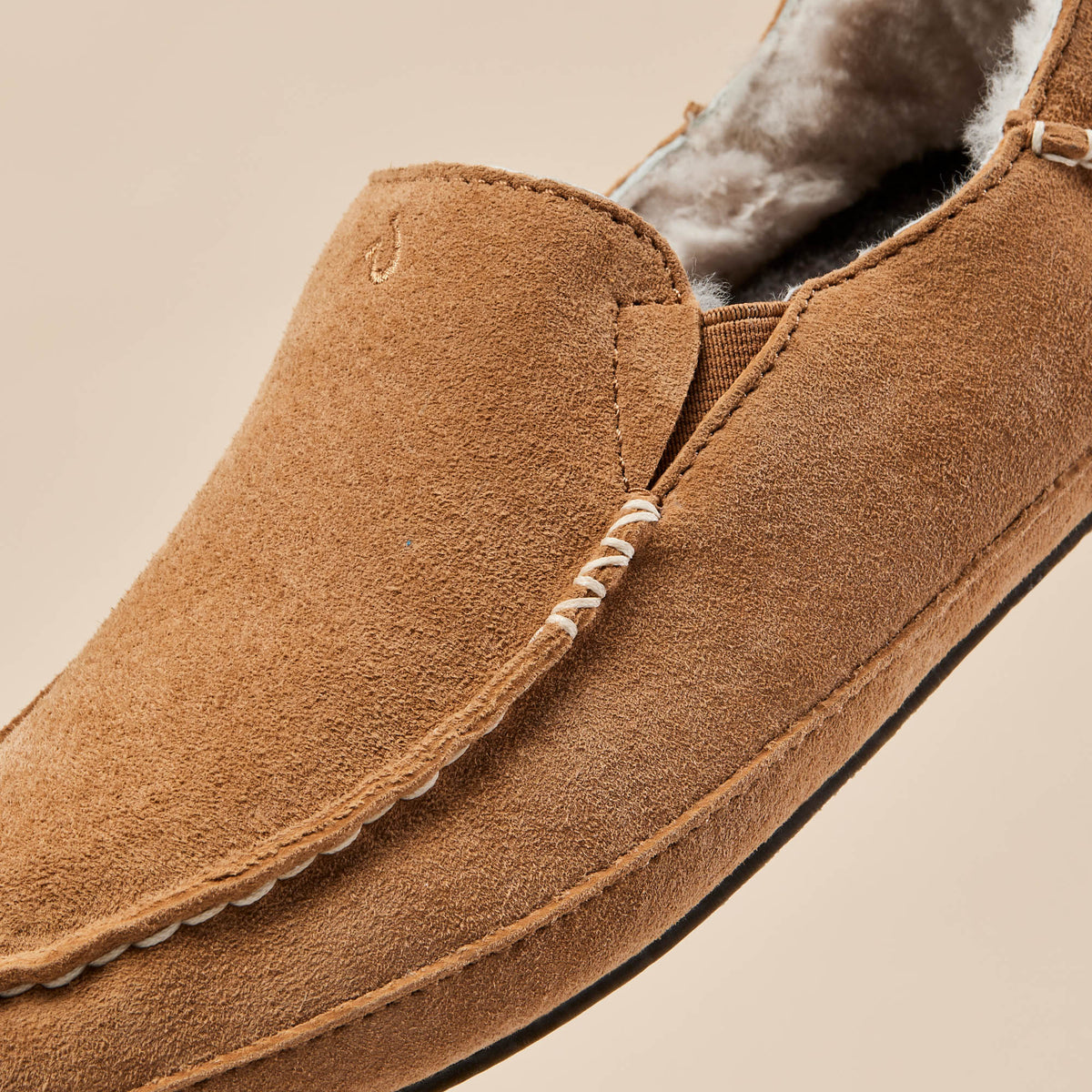 OluKai | Nohea Women's Leather Slippers - Tan