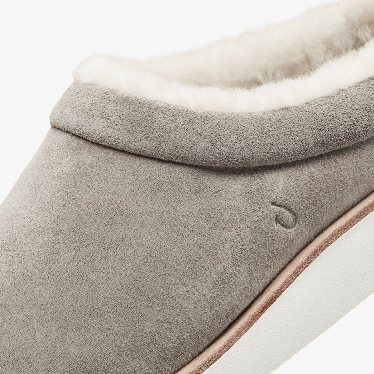 OluKai | Mani-Taupe Grey / Golden Sand