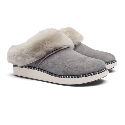 OluKai | Ku‘i Women’s Fuzzy Slip-On Slippers - Fog