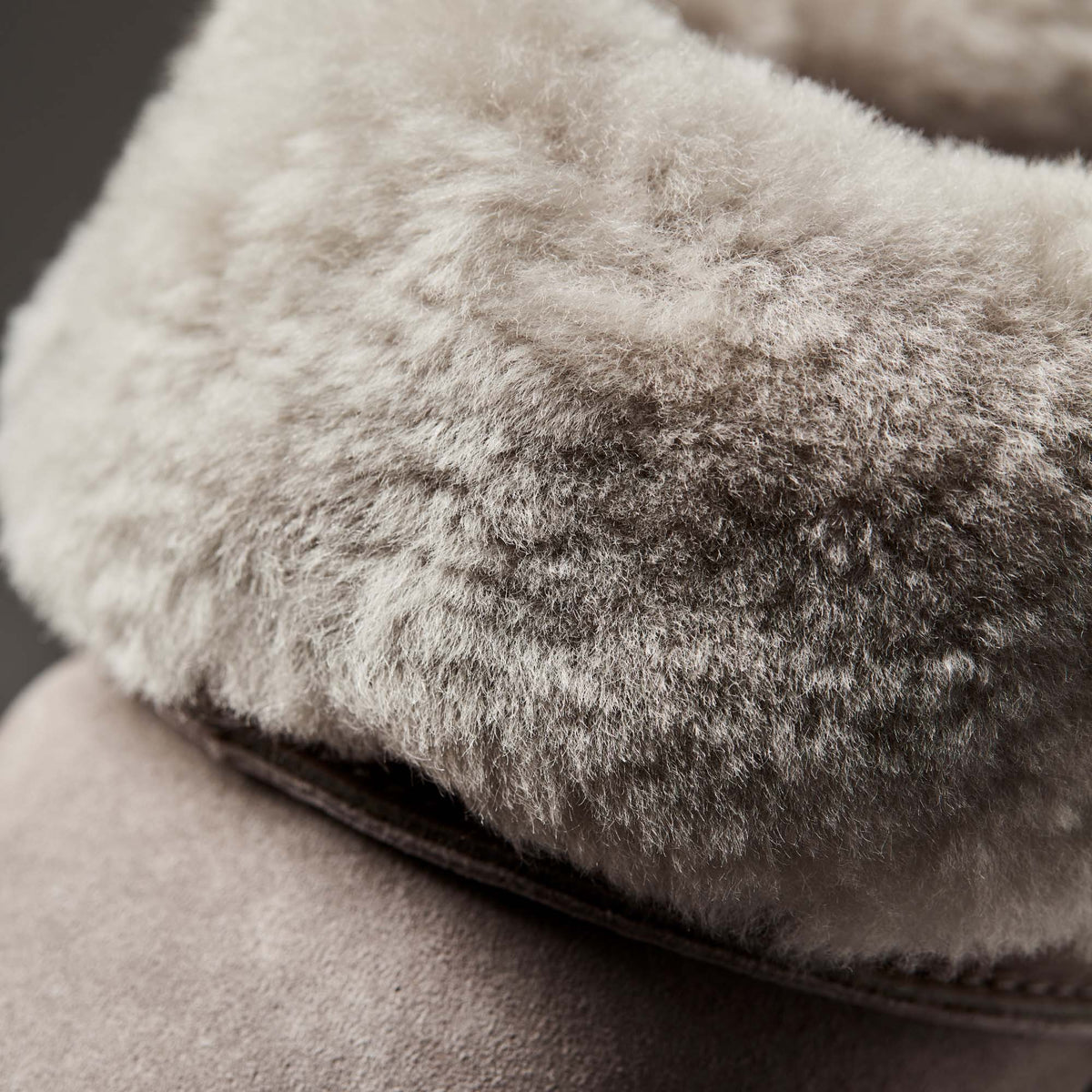 OluKai | Ku‘i Women’s Fuzzy Slip-On Slippers - Fog