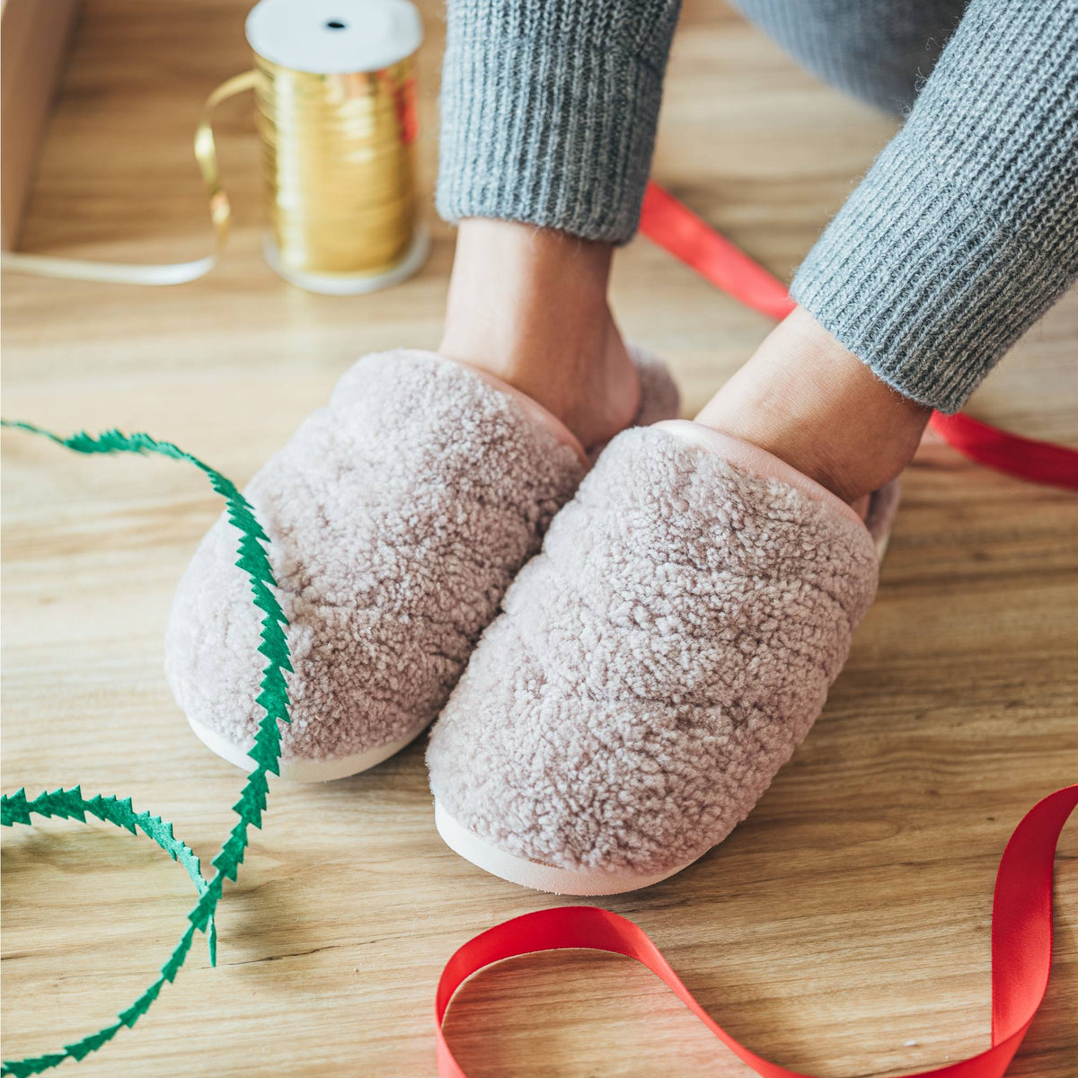 OluKai | Pūpū Mua Women’s Shearling Mule Slipper - Pink Sea Salt