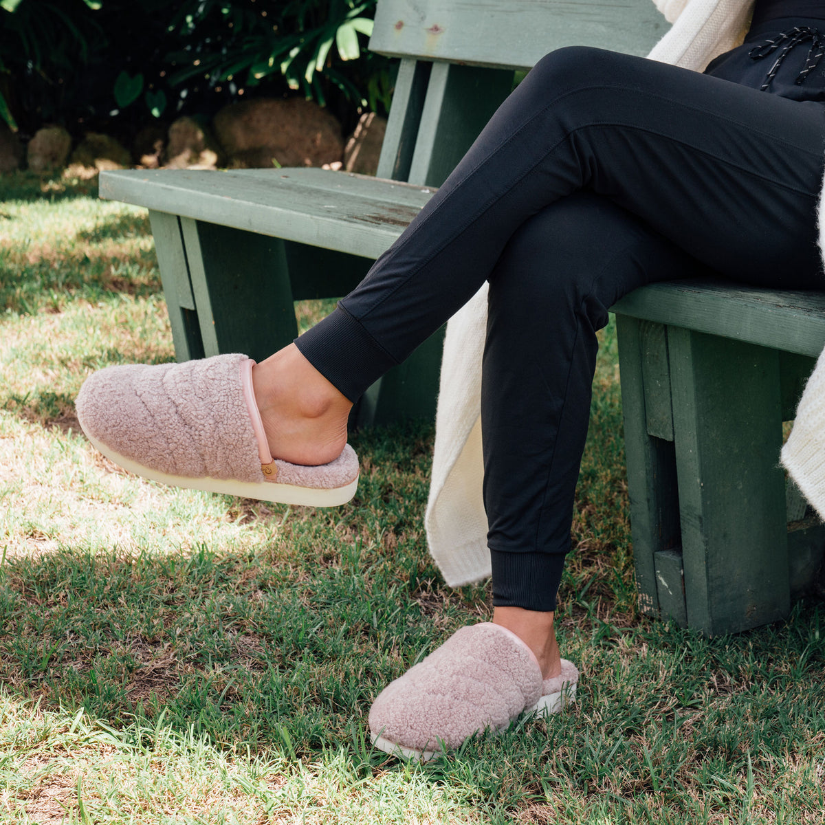 OluKai | Pūpū Mua Women’s Shearling Mule Slipper - Pink Sea Salt