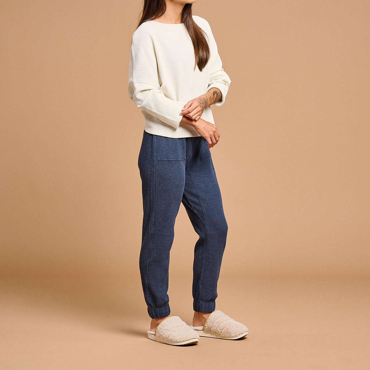 OluKai | Pūpū Mua Women’s Shearling Mule Slipper - Tapa