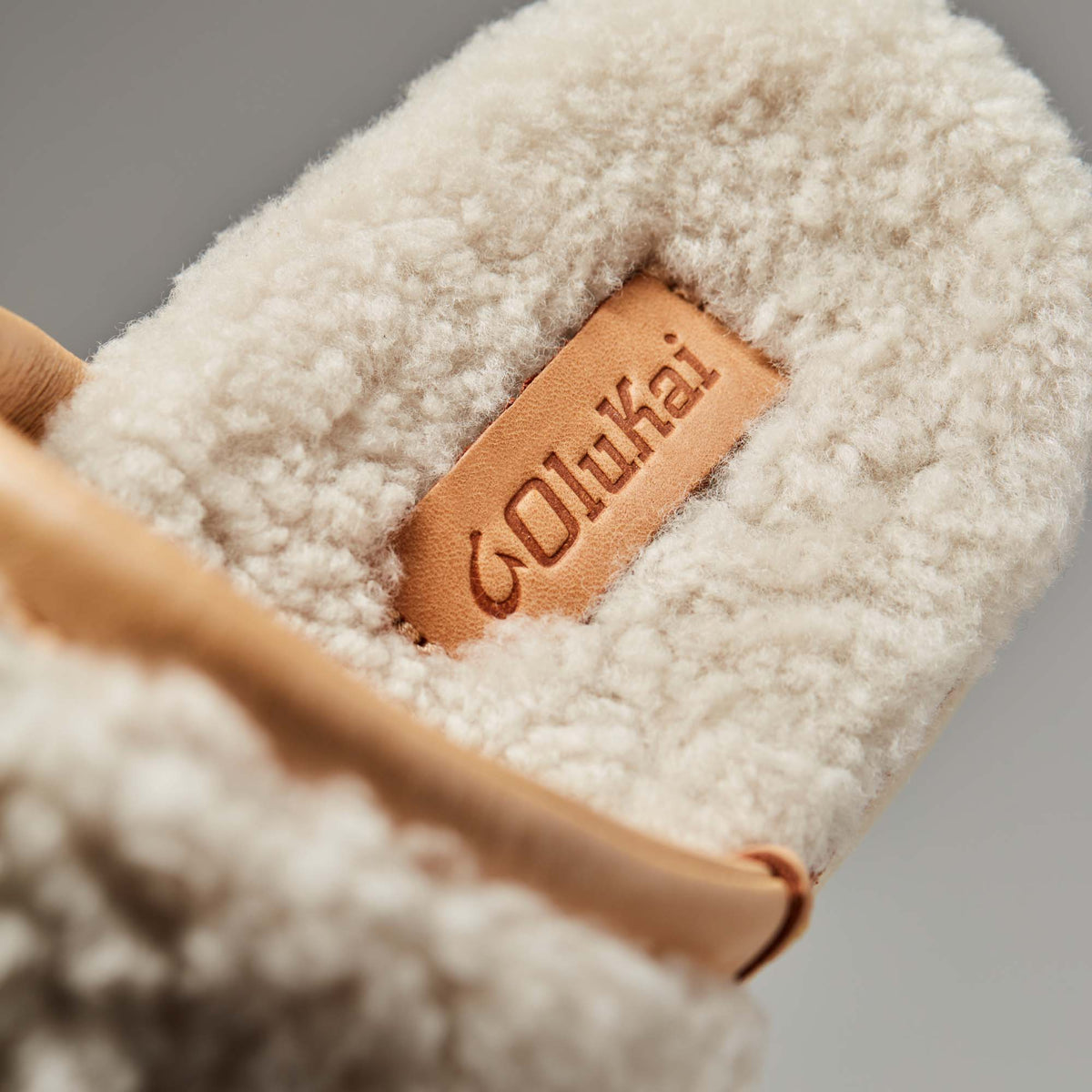 OluKai | Pūpū Mua Women’s Shearling Mule Slipper - Tapa