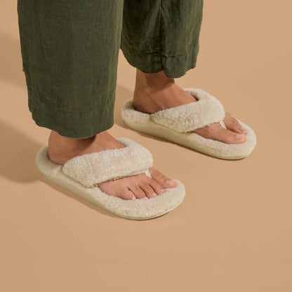 OluKai | Kīpe'a Heu Women‘s Flip Flop Slippers - Tapa