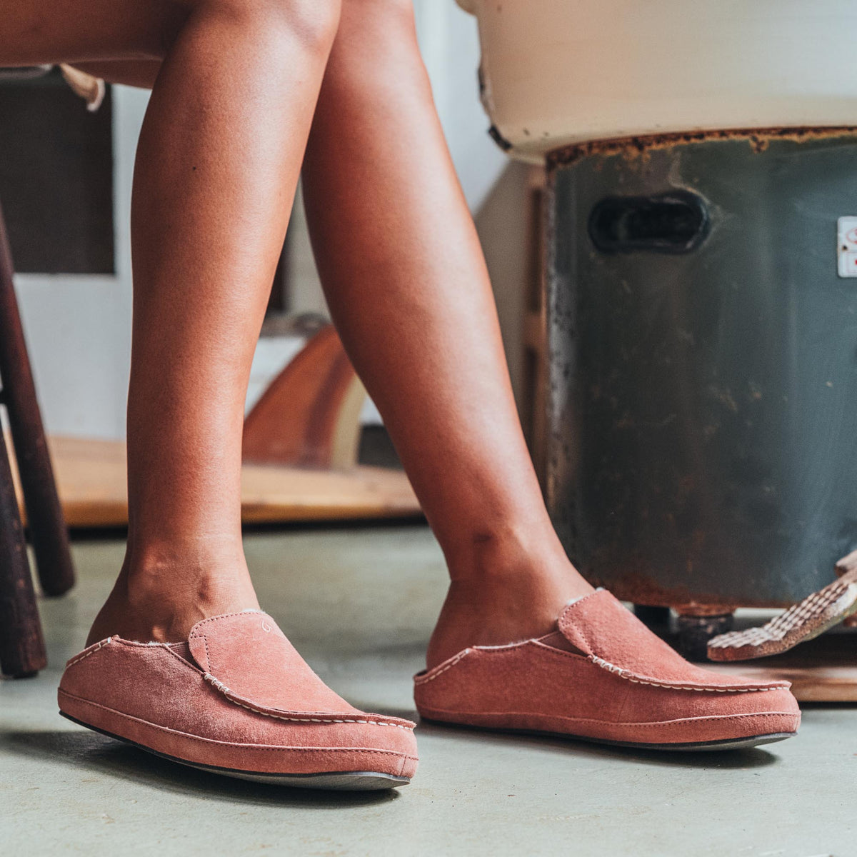 OluKai | Nohea Women's Leather Slippers - Cedarwood