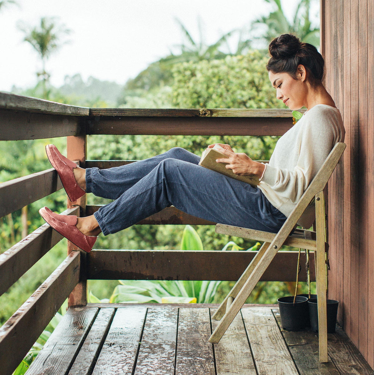 OluKai | Nohea Women's Leather Slippers - Cedarwood