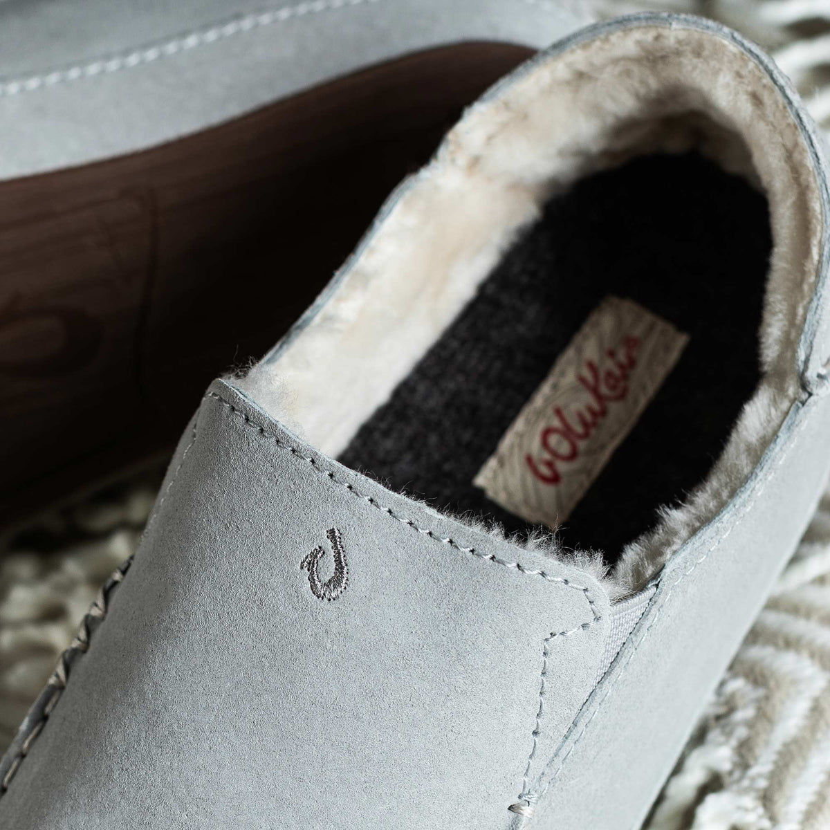 OluKai | Nohea Women's Leather Slippers - Pale Grey