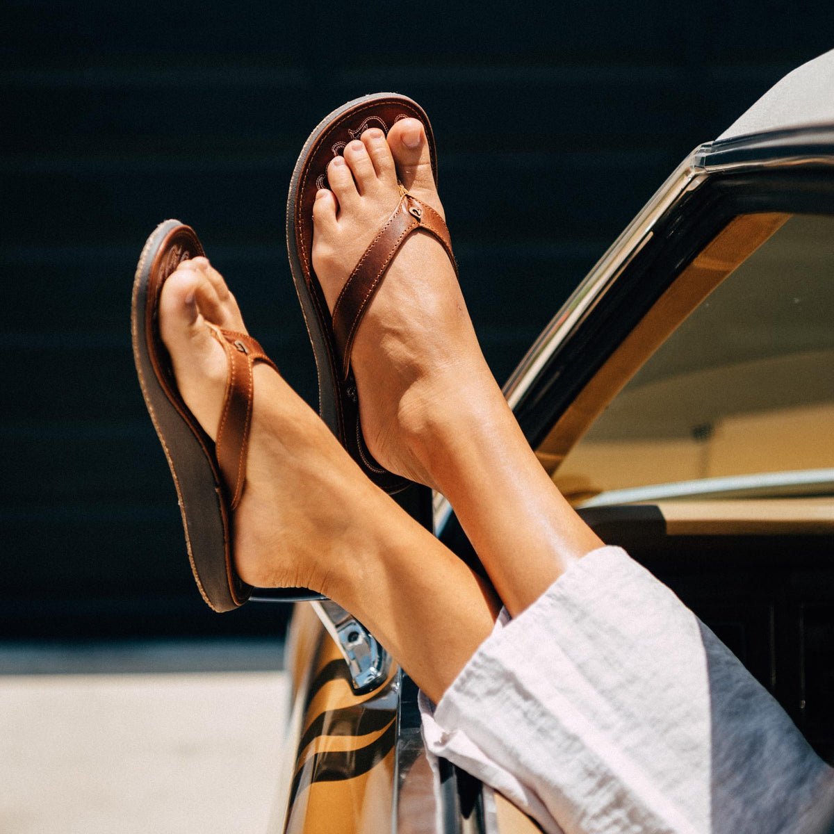 OluKai | Paniolo Women’s Leather Beach Flip Flops - Natural