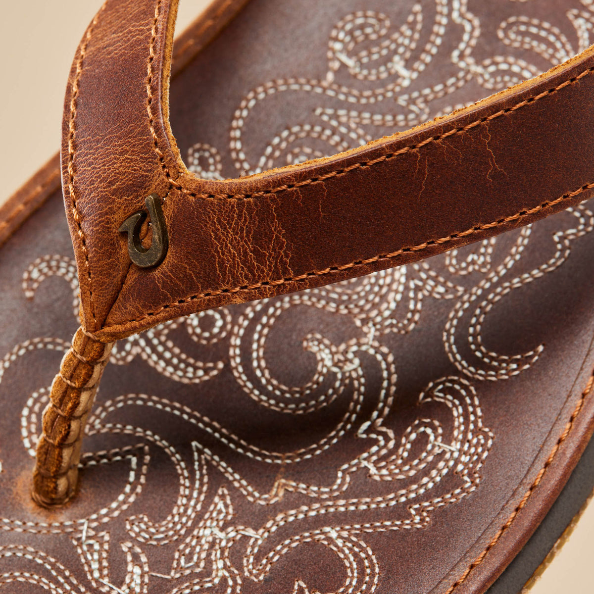 OluKai | Paniolo Women’s Leather Beach Flip Flops - Natural