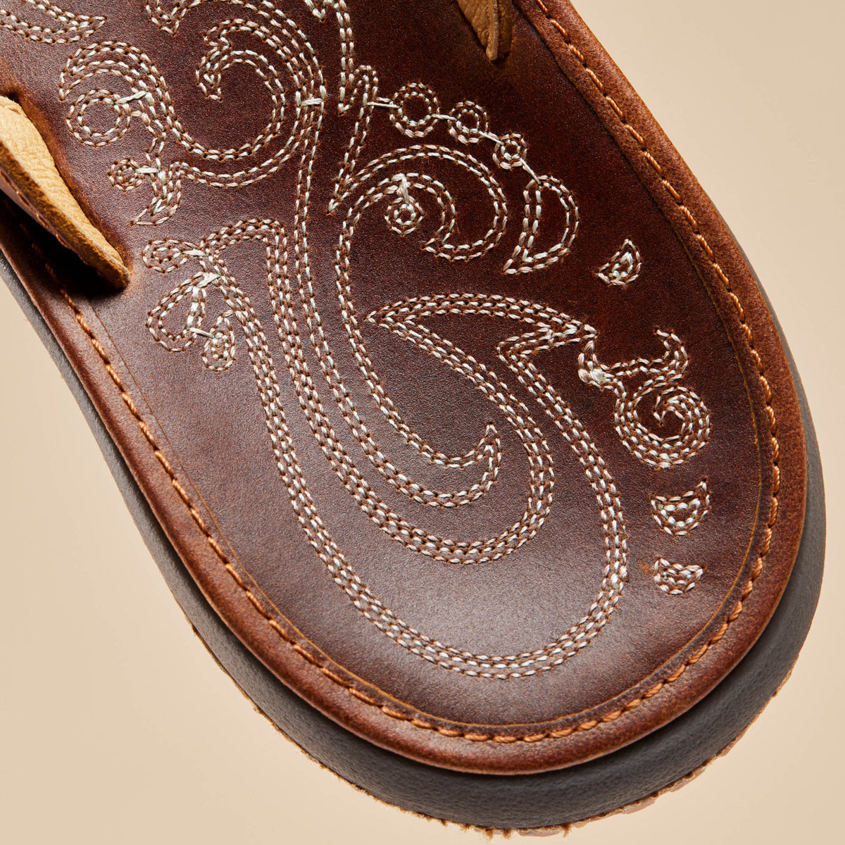 OluKai | Paniolo Women’s Leather Beach Flip Flops - Natural