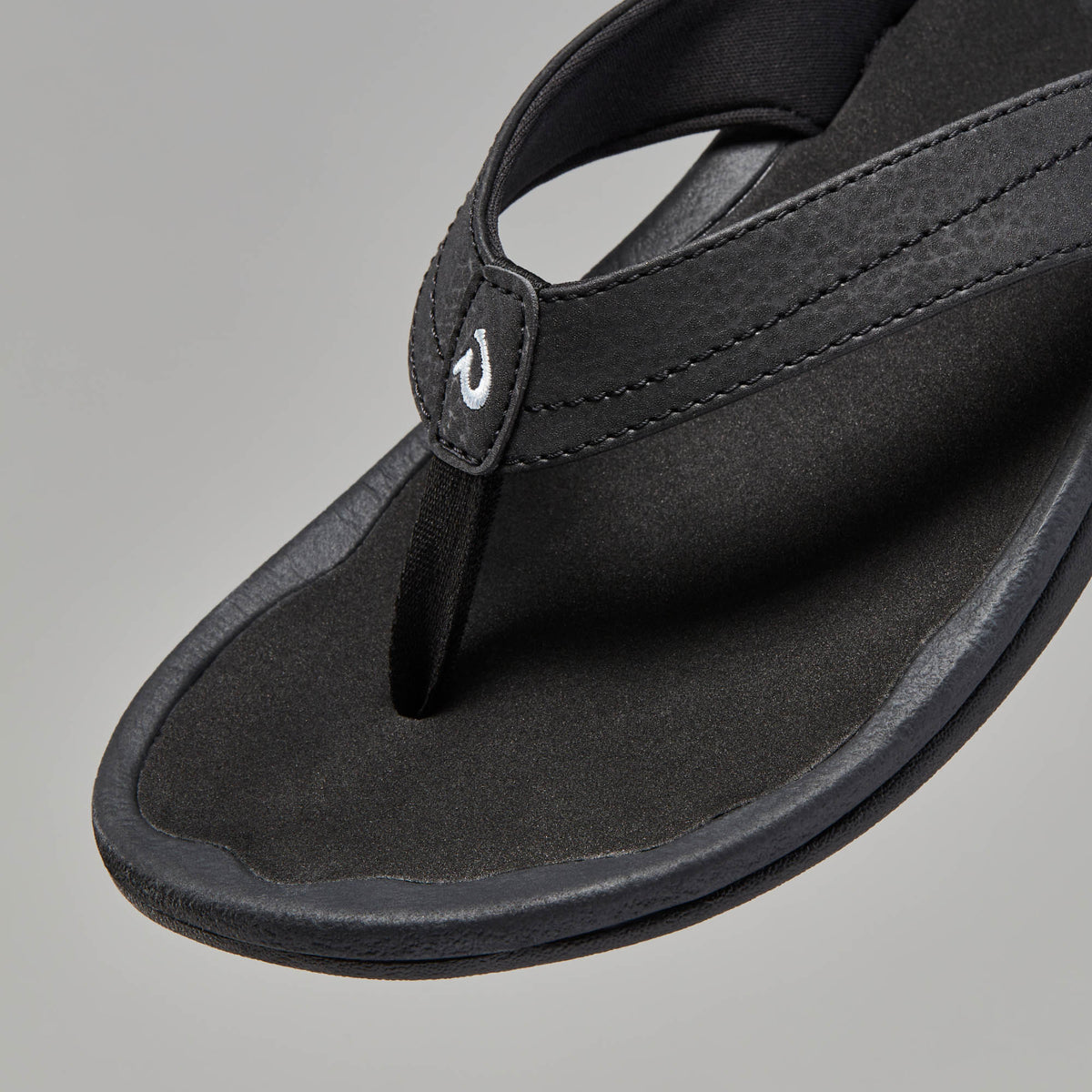 OluKai | ‘Ohana Women's Best Selling Beach Sandals - Black