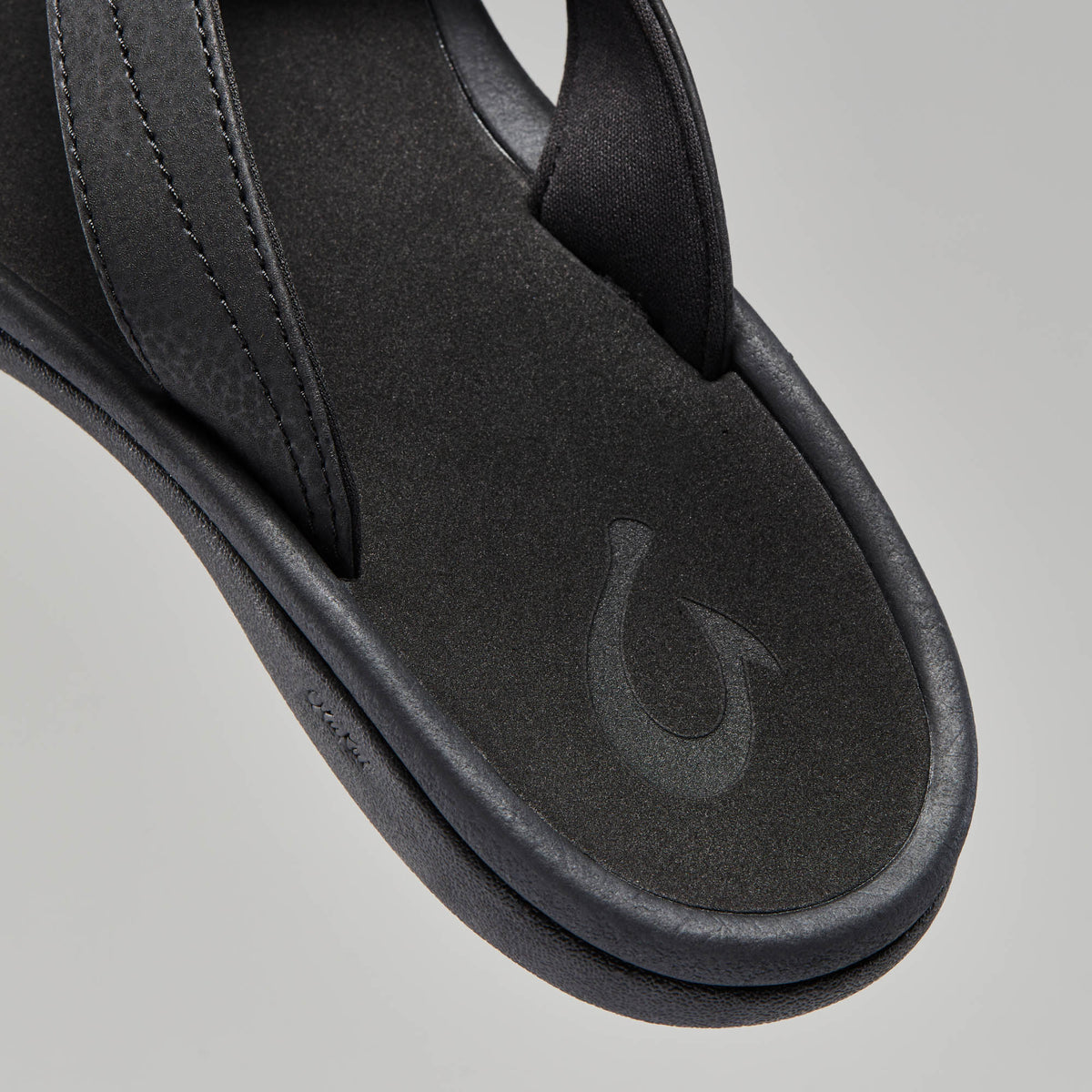 OluKai | ‘Ohana Women's Best Selling Beach Sandals - Black