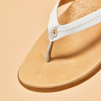 OluKai | Honu Women’s Leather Sandals - Bright White / Golden Sand