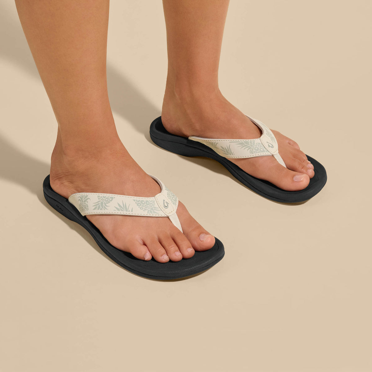 OluKai | ‘Ohana Women's Beach Sandals - Bright White / Hua