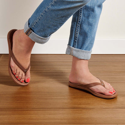 OluKai | Honu Women’s Leather Beach Sandals - Tan