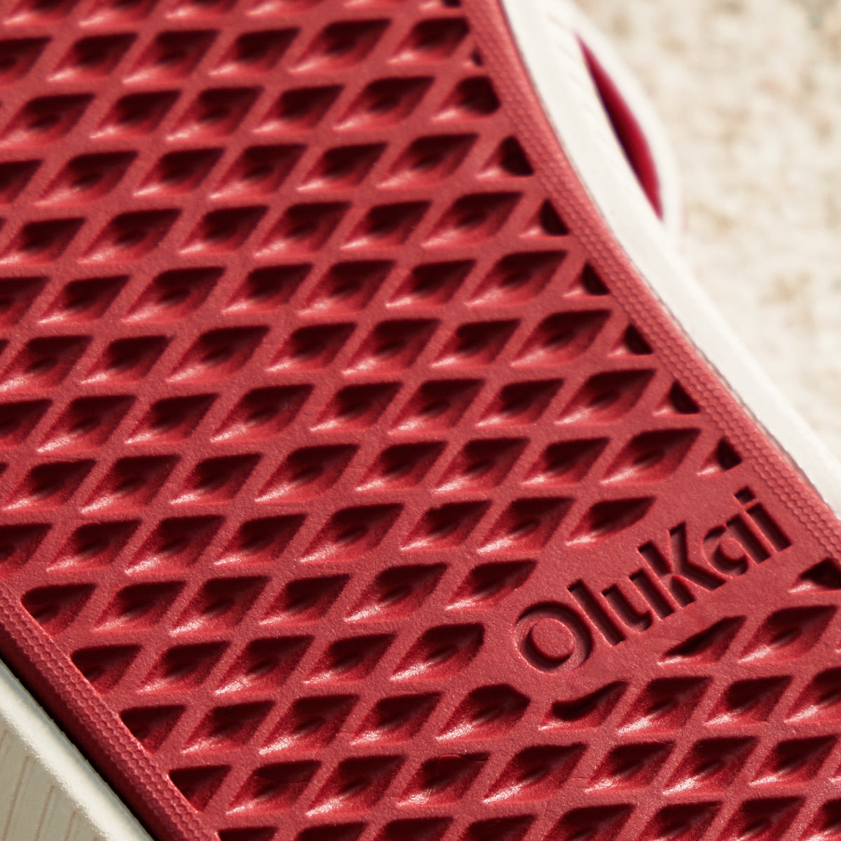 OluKai | Ulele - Off White / Deep Red
