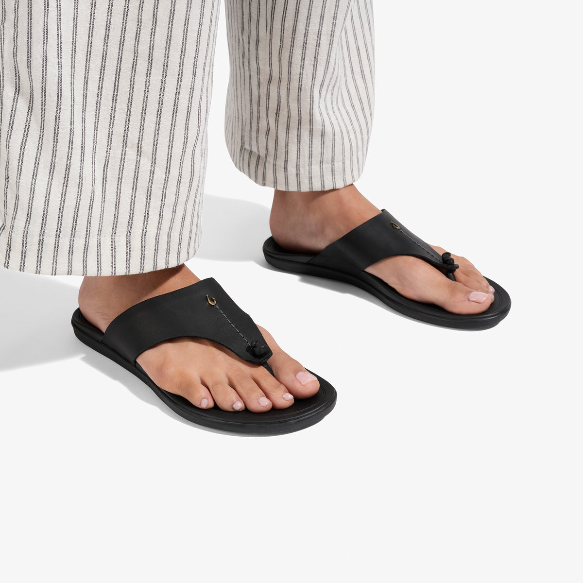 OluKai | Hoʻopio Mele - Black / Black