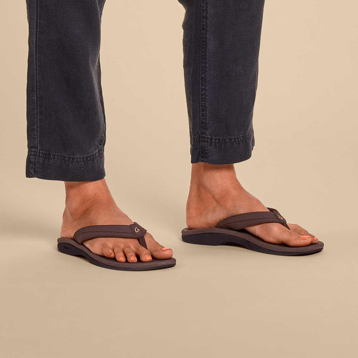 OluKai | ‘Ohana Women's Best Selling Beach Sandals - Dark Java