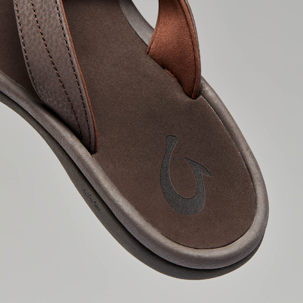 OluKai | ‘Ohana Women's Best Selling Beach Sandals - Dark Java