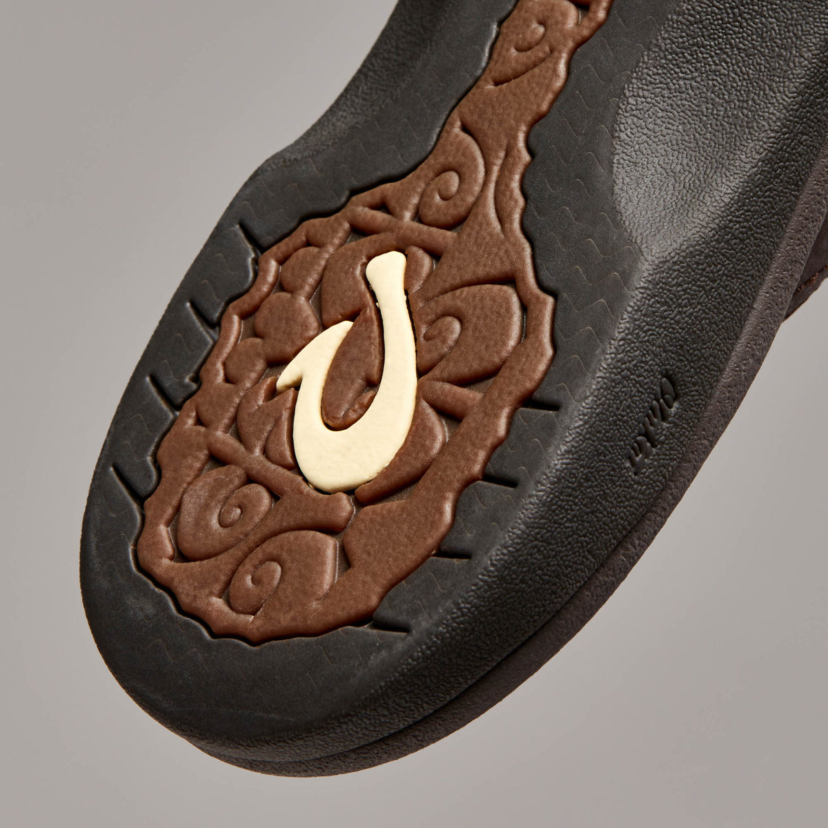 OluKai | ‘Ohana Women's Best Selling Beach Sandals - Dark Java