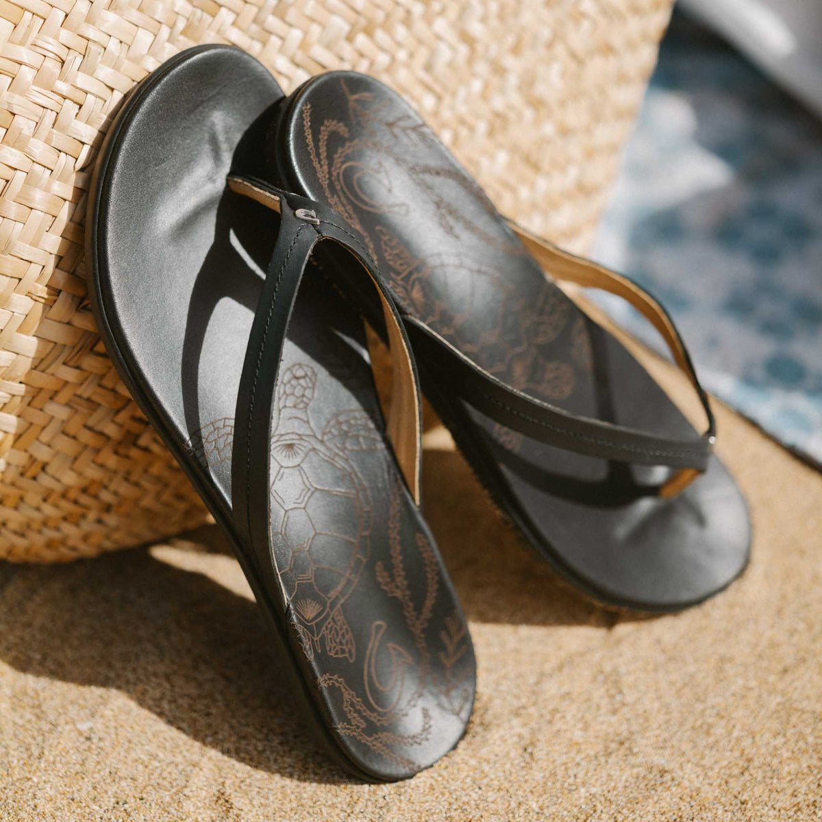 OluKai | Honu Women’s Leather Beach Sandals - Black
