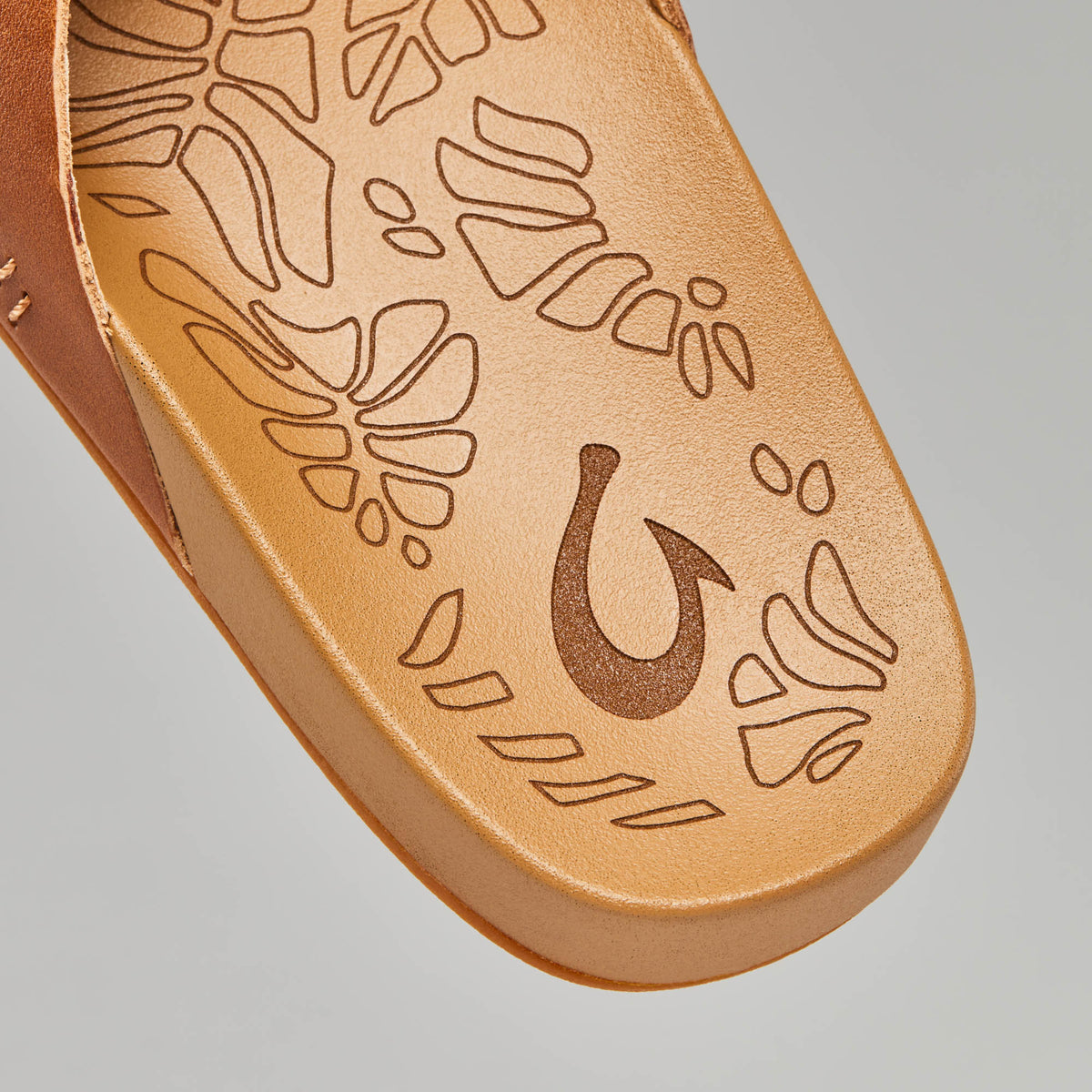 OluKai | Kipe‘a ‘Olu Women‘s Slide Sandals - Sahara
