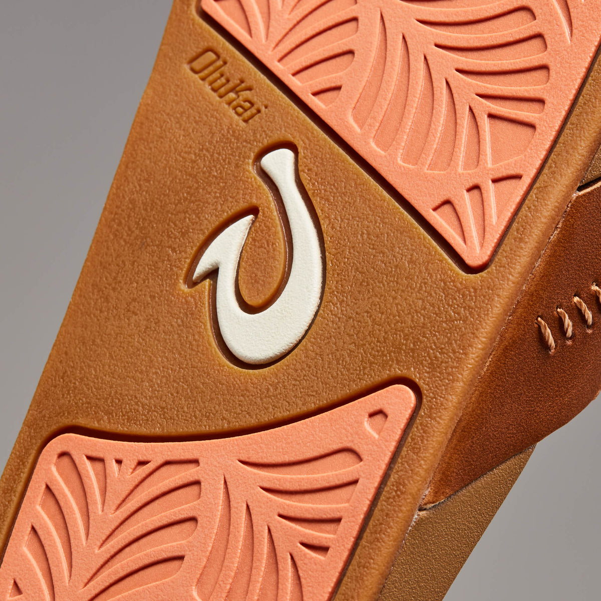 OluKai | Kipe‘a ‘Olu Women‘s Slide Sandals - Sahara