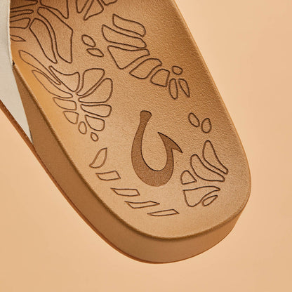 OluKai | Kipe‘a ‘Olu Women‘s Slide Sandals - Puka / Tan