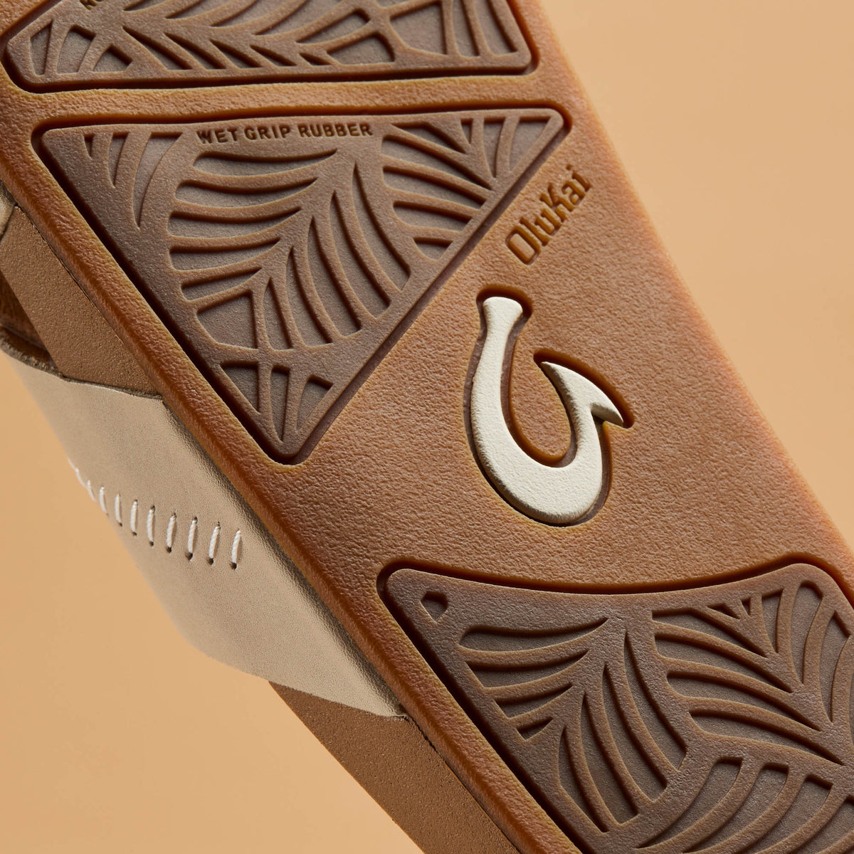 OluKai | Kipe‘a ‘Olu Women‘s Slide Sandals - Puka / Tan