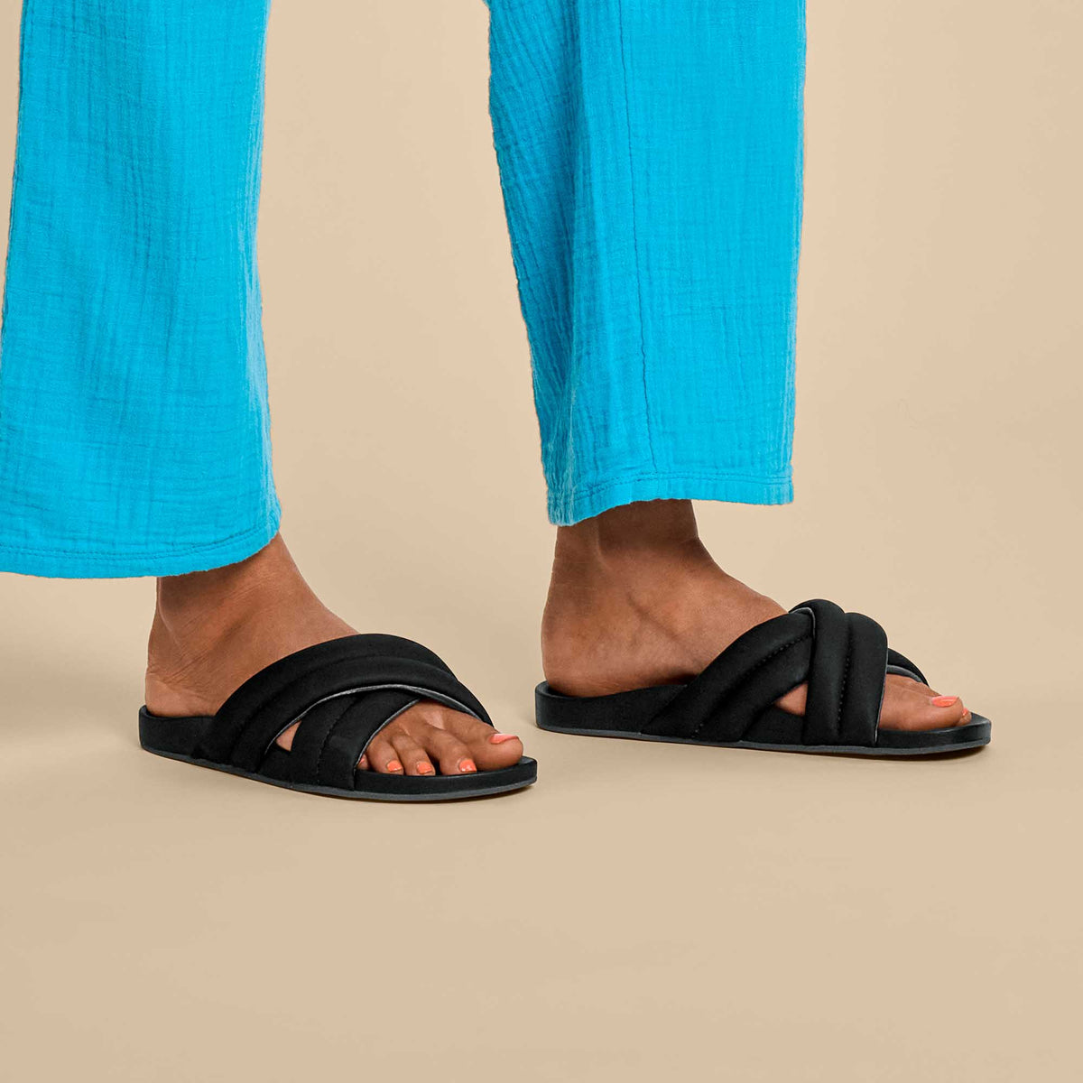 OluKai | Hila Women’s Beach Slide Sandals - Black