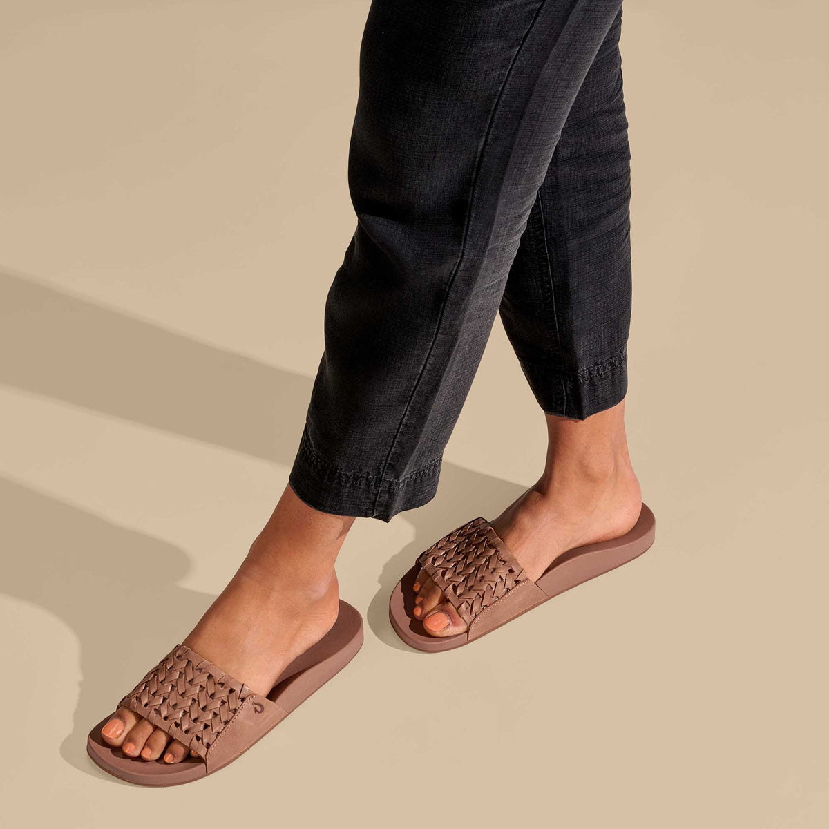 OluKai | Kāmola Women’s Leather Slide Sandals - Tan
