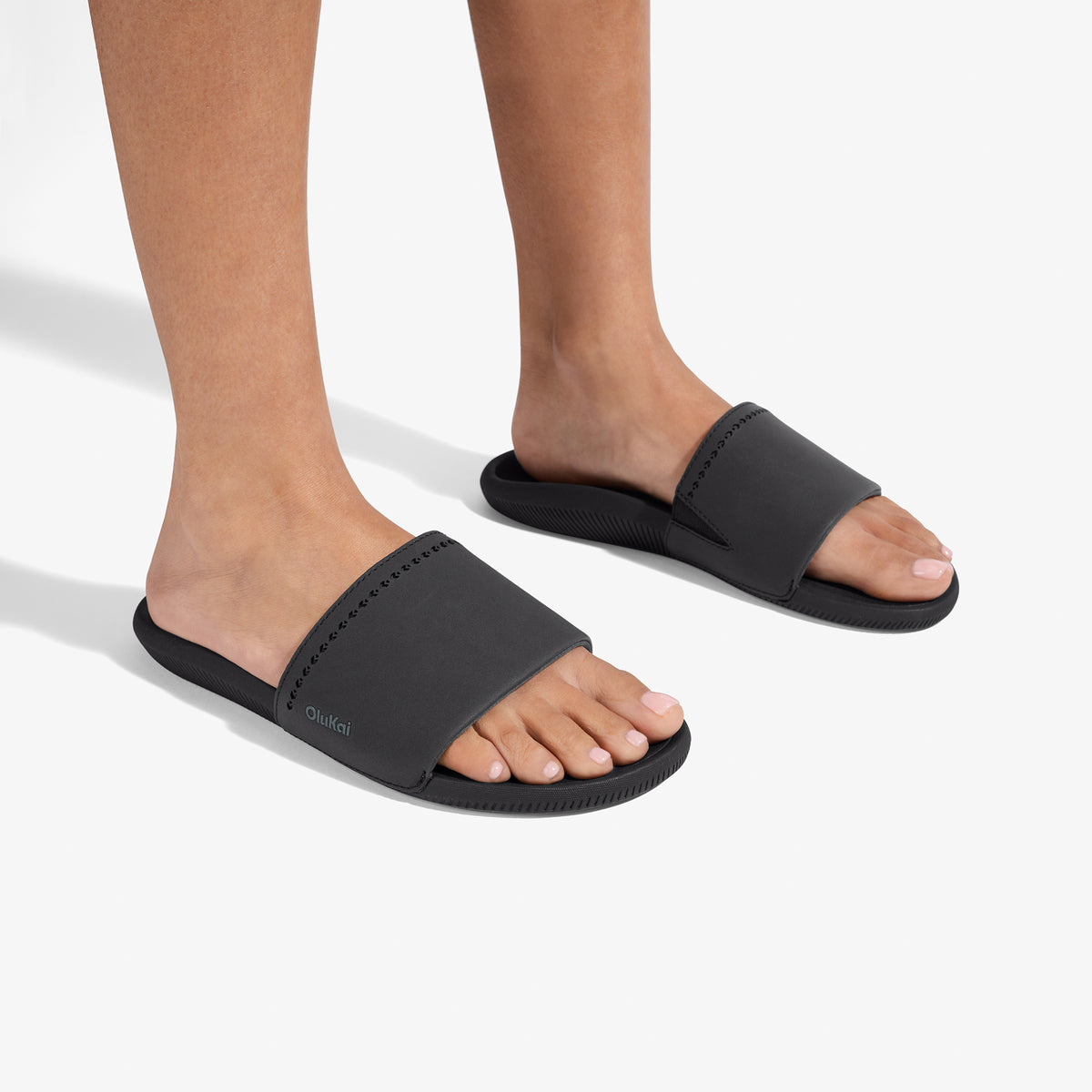 OluKai | Ulele Slide - Black / Black
