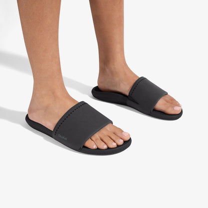 OluKai | Ulele Slide - Black / Black