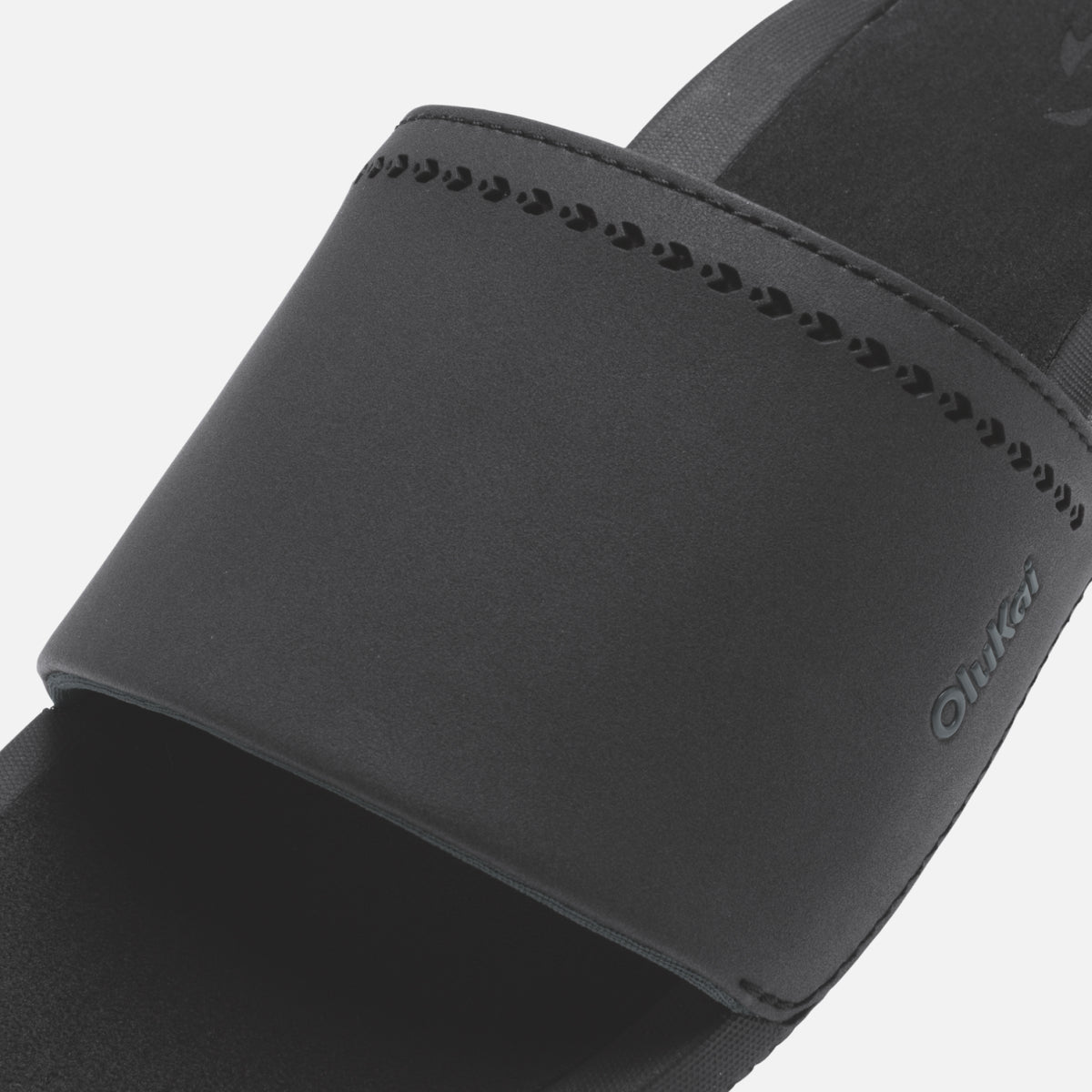 OluKai | Ulele Slide - Black / Black